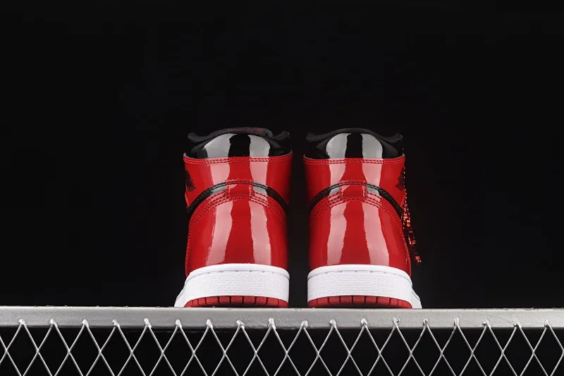 All categories Air Jordan Jordan series basketball shoes Air Jordan 1 High Pure original version Air Jordan 1 High OG "Bred Patent" AJ1 Joe 1 patent leather black and red high-top basketball shoes 575441-063